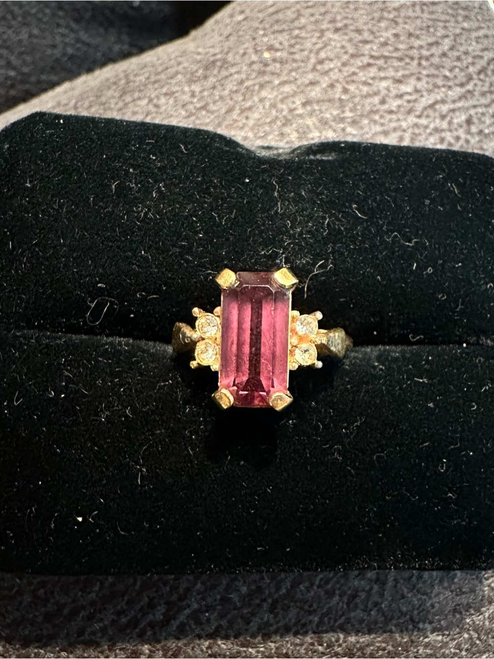 Avon gold tone Purple emerald cut center stone ring adjustable Sz 5